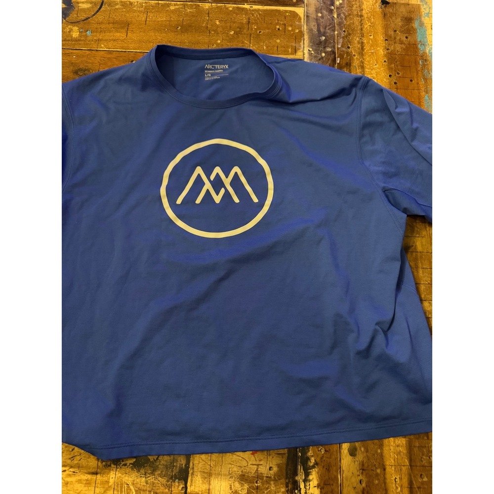 Arcteryx Womens Remige Word Graphic Short Sleeve Shirt Blue Large L/G Hiking Tee